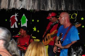 Banda tocando en el Beco das Cores - Arraial d'Ajuda 